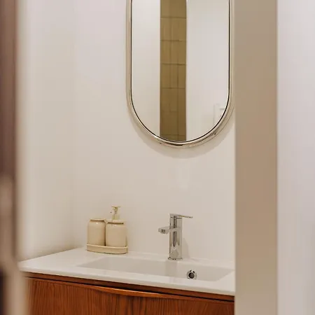 Centre Village * Tavel